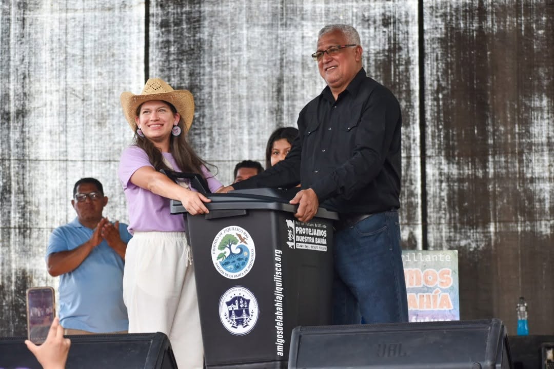 Friends of Jiquilisco Bay waste receptacle donation